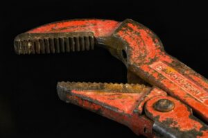 Pipe wrench in Hoorn